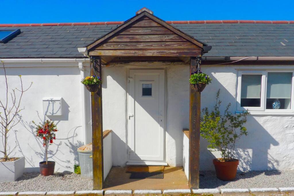 Stunning Annexe 1 Luxury Bedroom, Eating Area & Bathroom Only! Truro Bagian luar foto