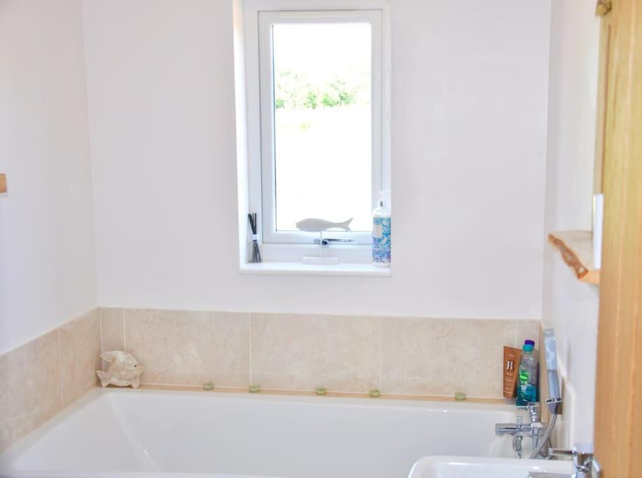 Stunning Annexe 1 Luxury Bedroom, Eating Area & Bathroom Only! Truro Bagian luar foto